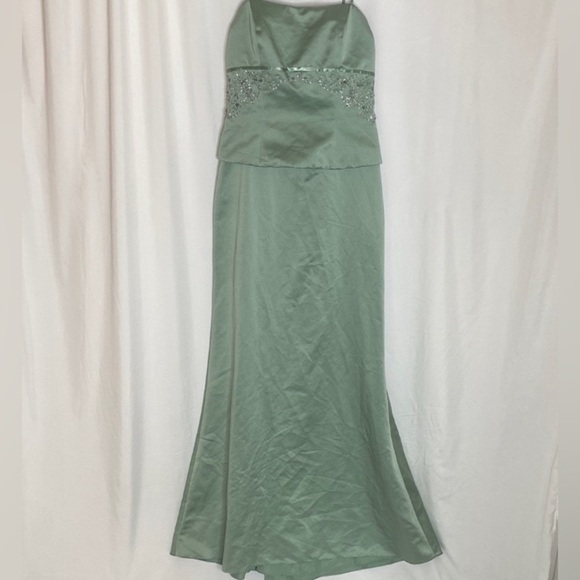 David's Bridal Dresses & Skirts - David's Bridal Strapless Green Gown